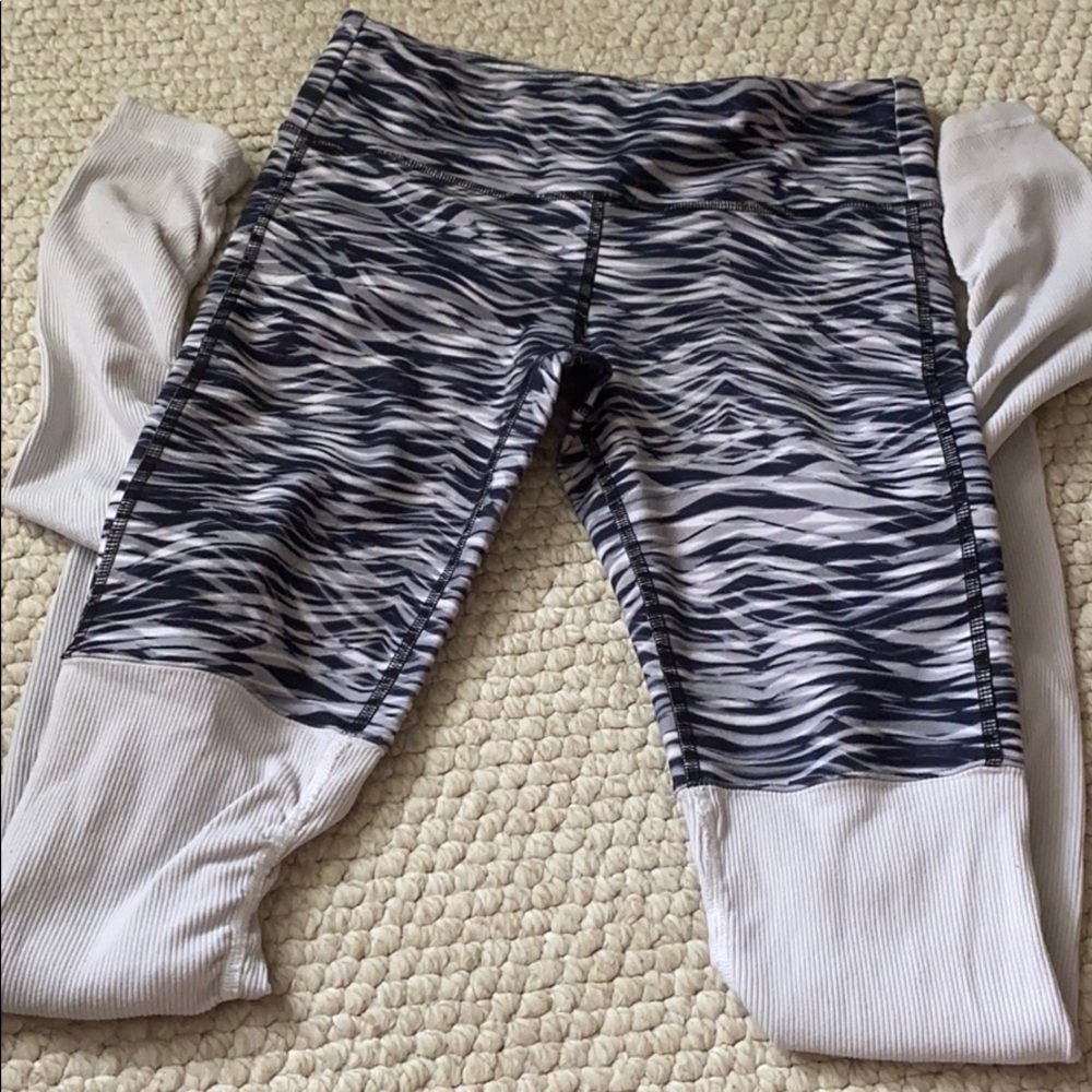 alo yoga leggings
